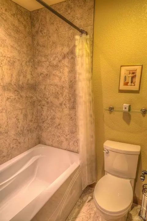 Bath - 60805 Whitney Pl, Bend, OR 97702 photo 7 of 7