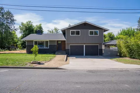 2250 Crestbrook Rd, Medford, OR 97504