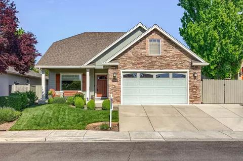 1229 Quail Hollow Dr, Medford, OR 97504