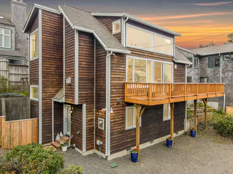 156 N First St, Manzanita, OR 97130