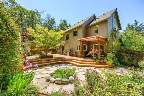 16584 N Applegate Rd, Grants Pass, OR 97527