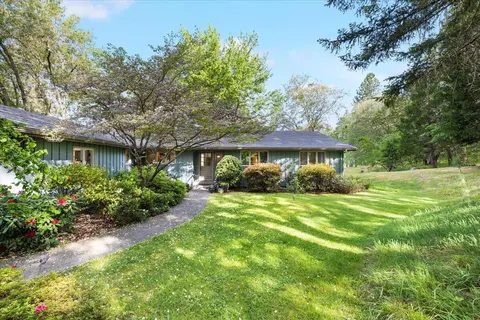 310 El Camino Way, Grants Pass, OR 97526