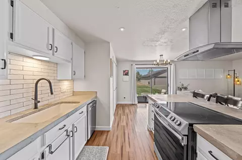 Kitchen - 66549 Ponderosa Loop, Bend, OR 97703 photo 4 of 7