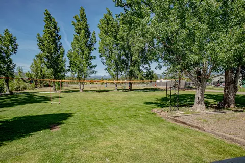 444 E Dutton Rd, Eagle Point, OR 97524