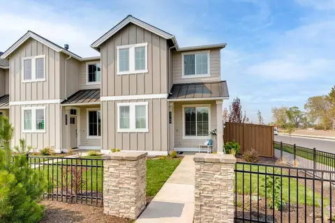 Exterior - 3749 Eagle Rd, Bend, OR 97701 photo 4 of 8