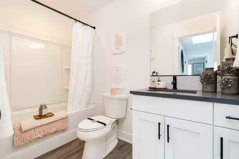 Bath - 3749 Eagle Rd, Bend, OR 97701 photo 2 of 3