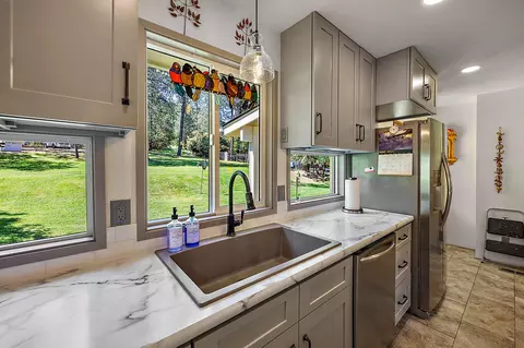 1455 Summit Loop, Grants Pass, OR 97527 photo 10