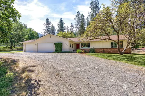 1455 Summit Loop, Grants Pass, OR 97527
