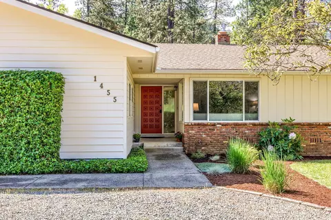 1455 Summit Loop, Grants Pass, OR 97527 photo 3