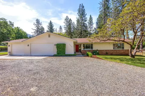 1455 Summit Loop, Grants Pass, OR 97527 photo 4