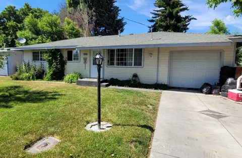 3869 Barry Ave, Klamath Falls, OR 97603