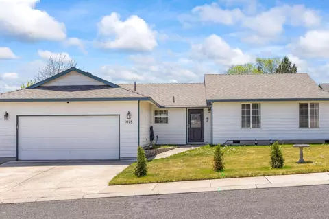 1015 SW Kenwood Dr, Madras, OR 97741