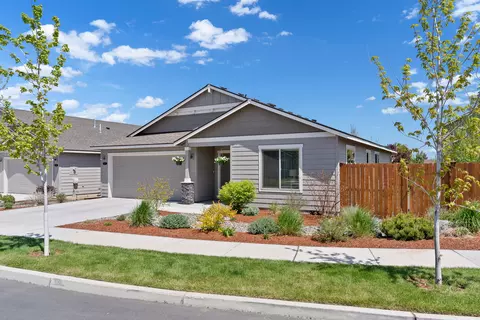 532 NW 25th St, Redmond, OR 97756