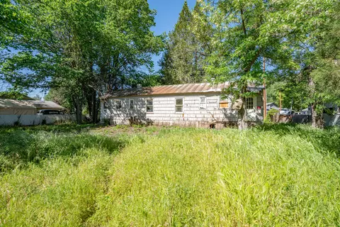 128-130 Onyx St, Eagle Point, OR 97524 photo 4