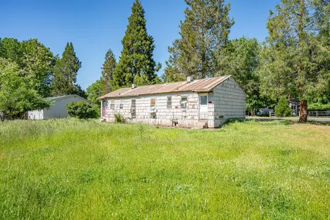 142-144 Onyx St, Eagle Point, OR 97524
