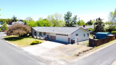 1020 NW Poplar Ave, Redmond, OR 97756