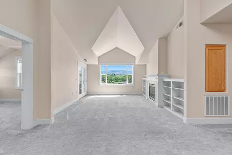992 Golden Aspen Pl, Ashland, OR 97520