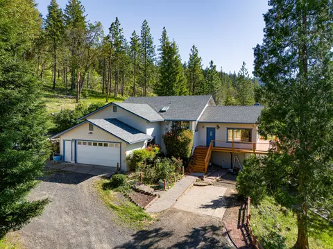 1306 Lewis Rd, Prospect, OR 97536