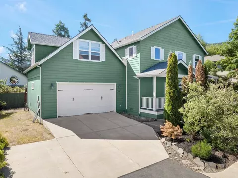 1312 Talent Ave #C, Talent, OR 97540