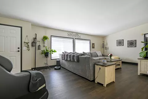 633 E Archwood Dr UNIT 7, Eagle Point, OR 97524 photo 2