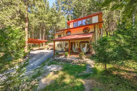 1313 Sunny Glen Way, Wolf Creek, OR 97497