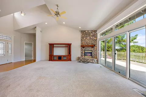 Living - 1532 Panoramic Loop, Grants Pass, OR 97527 photo 4 of 5