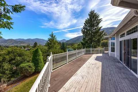 Exterior - 1532 Panoramic Loop, Grants Pass, OR 97527 photo 5 of 12