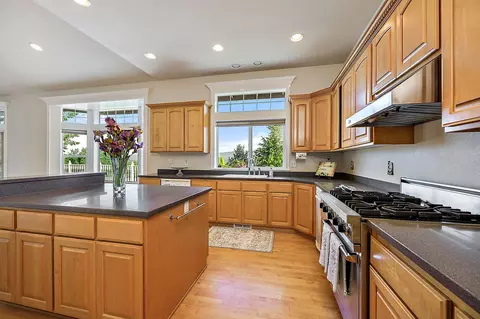 Kitchen - 1532 Panoramic Loop, Grants Pass, OR 97527 photo 6 of 6