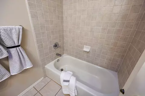 Bath - 1532 Panoramic Loop, Grants Pass, OR 97527 photo 2 of 6