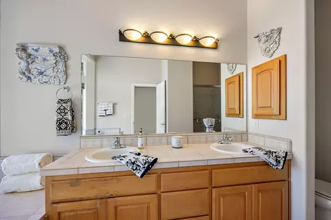 Bath - 1532 Panoramic Loop, Grants Pass, OR 97527 photo 6 of 6