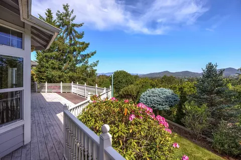 Exterior - 1532 Panoramic Loop, Grants Pass, OR 97527 photo 7 of 12