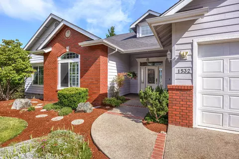 Exterior - 1532 Panoramic Loop, Grants Pass, OR 97527 photo 1 of 12