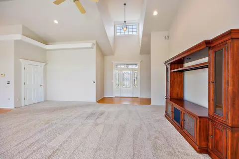 Living - 1532 Panoramic Loop, Grants Pass, OR 97527 photo 2 of 5