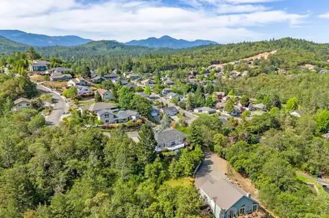 View/Area - 1532 Panoramic Loop, Grants Pass, OR 97527 photo 3 of 5