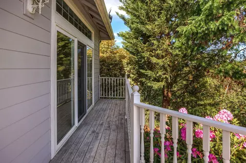 Exterior - 1532 Panoramic Loop, Grants Pass, OR 97527 photo 4 of 12