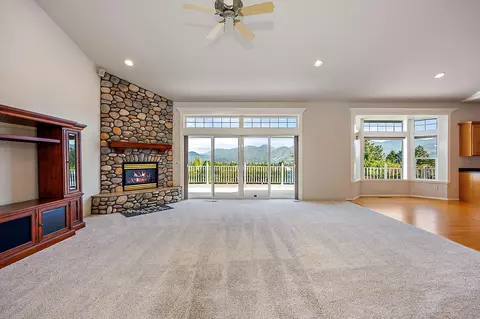 Living - 1532 Panoramic Loop, Grants Pass, OR 97527 photo 1 of 5