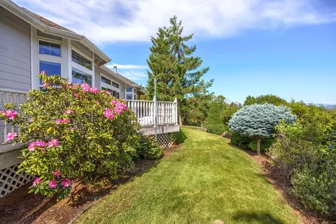 Exterior - 1532 Panoramic Loop, Grants Pass, OR 97527 photo 8 of 12
