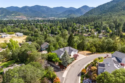 View/Area - 1532 Panoramic Loop, Grants Pass, OR 97527 photo 5 of 5