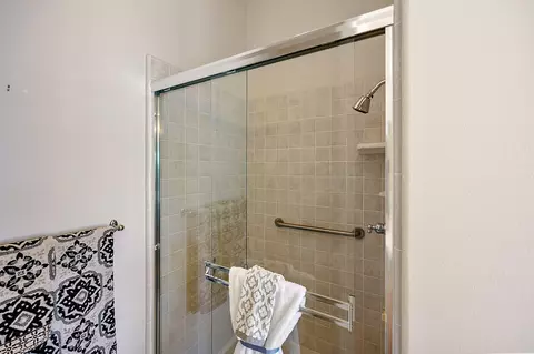 Bath - 1532 Panoramic Loop, Grants Pass, OR 97527 photo 4 of 6