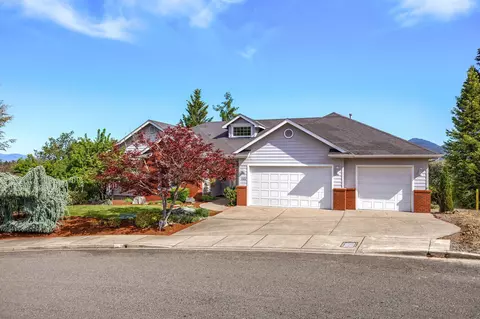 Exterior - 1532 Panoramic Loop, Grants Pass, OR 97527 photo 6 of 12