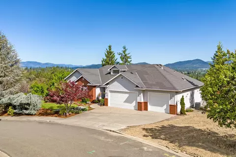 1532 Panoramic Loop, Grants Pass, OR 97527