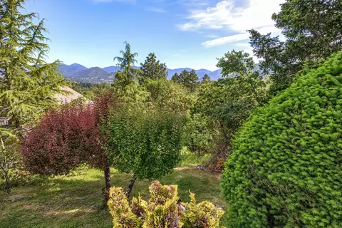 Exterior - 1532 Panoramic Loop, Grants Pass, OR 97527 photo 9 of 12