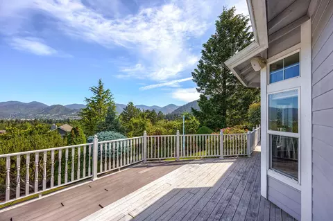Exterior - 1532 Panoramic Loop, Grants Pass, OR 97527 photo 11 of 12