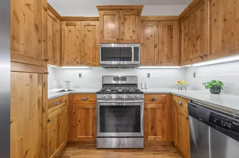 Kitchen - 20780 NE Smoke Stack Ln, Bend, OR 97701 photo 1 of 2