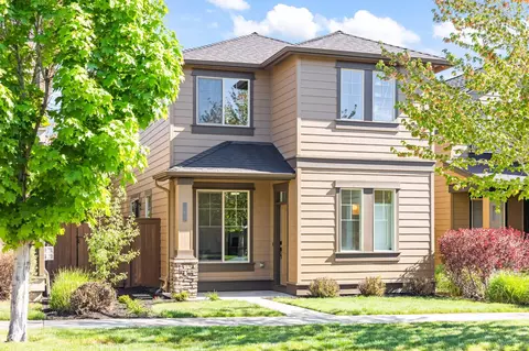 20780 NE Smoke Stack Ln, Bend, OR 97701