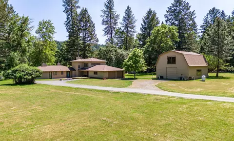 477 Hussey Ln, Grants Pass, OR 97527