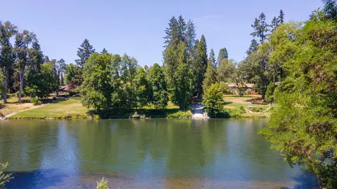 2100 Rogue River Hwy, Grants Pass, OR 97527