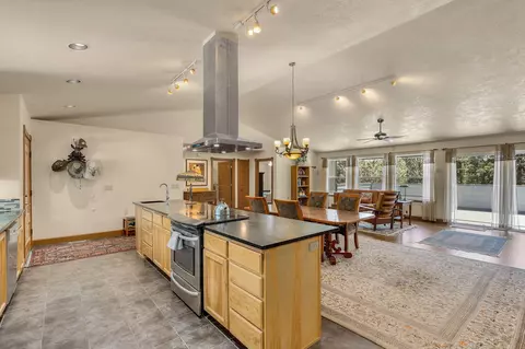 20019 Beaver Ln, Bend, OR 97703 photo 7