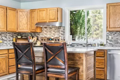 Kitchen - 16033 Aqua Rd, La Pine, OR 97739 photo 7 of 7