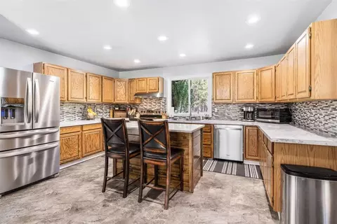 Kitchen - 16033 Aqua Rd, La Pine, OR 97739 photo 1 of 7